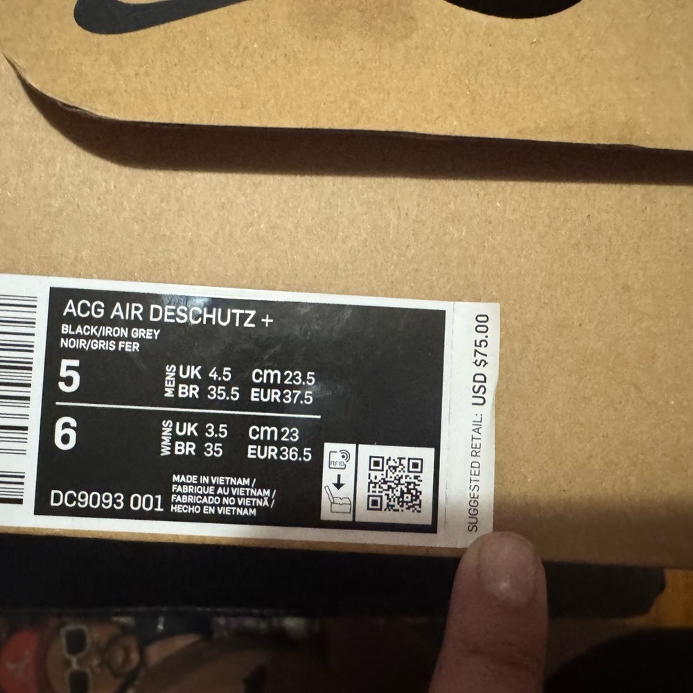 Nike ACG Air Deschutz Plus in Black and Gray
